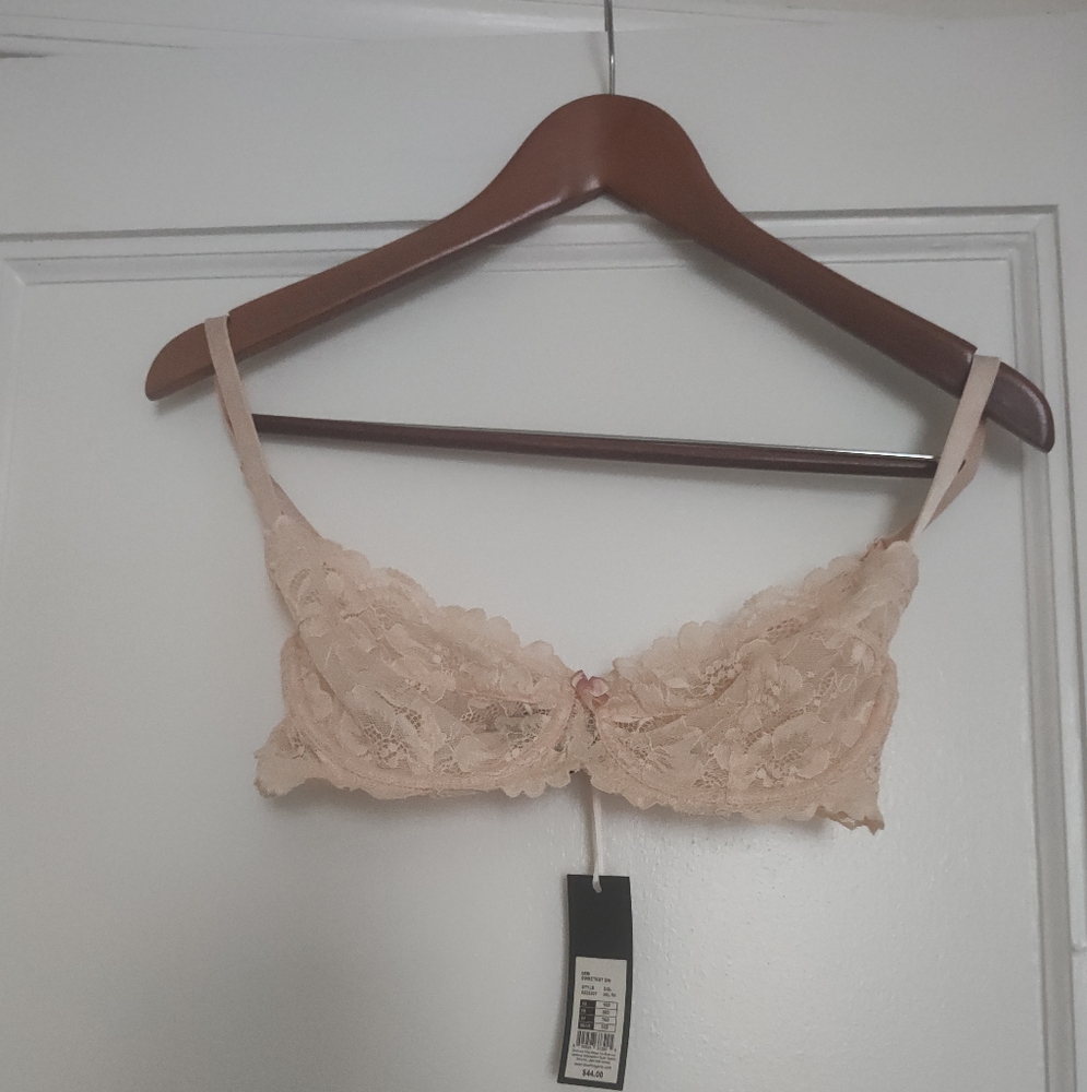 Cream Lace Underwire Bra with Adjustable Straps
